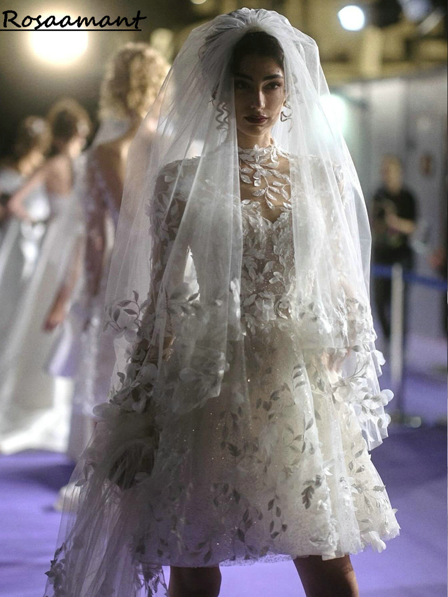 Luxury scintillanti scintillanti 3D in pizzo floreale abiti da sposa corti illusioni a manicotto lungo a collo alto sopra abiti da sposa al ginocchio