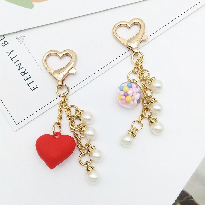 Nyckelkedja Pearl Love Keyrings Pendant Cute Metal Keychain Women's Bag Pendant Exquisite Love Design Hanging Style Små gåvor för flickor F004