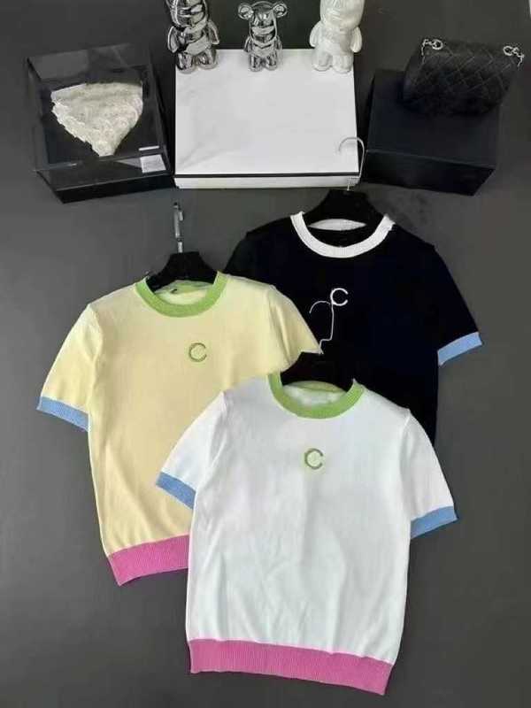 2024年の夏の女性のための女性のニットティーデザイナーラウンドネックカラーマッチングセーター、新しいスリムフィットと弾力性のあるアイスシルク短袖TシャツE8Q1