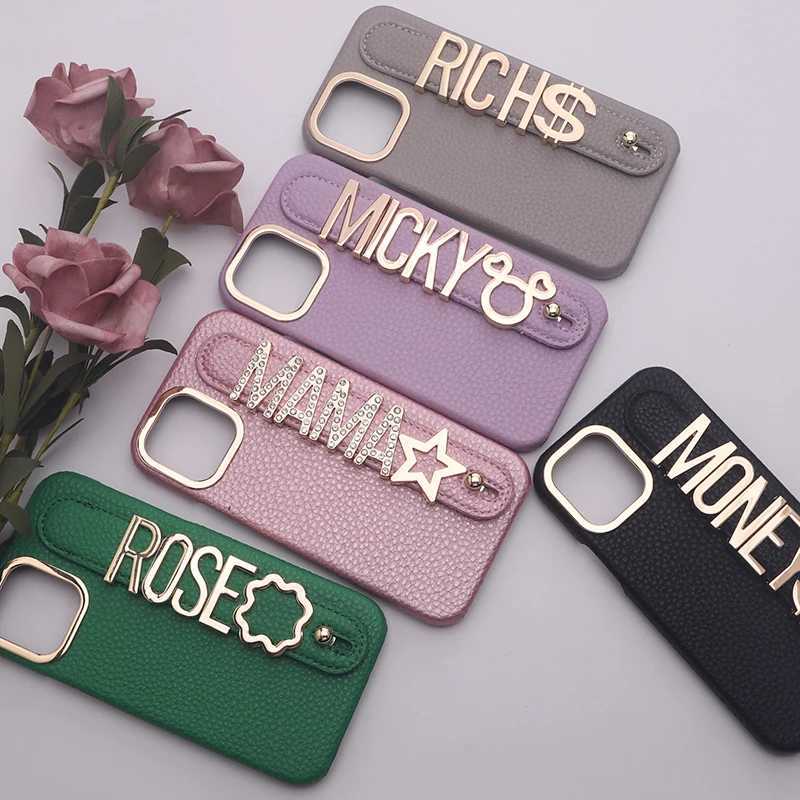 Casos de telefone celular Caso de couro de luxo Nome personalizado Caixa de telefone de letras de metal dourado para iPhone15 14 13 12 11Promax 14 15PLUS CAPA PERSONALIZADA J240418