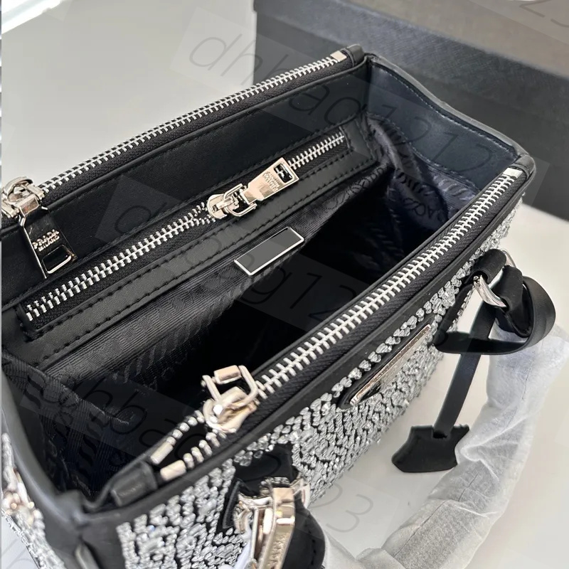 Pandoue de luxe Galleria sac fourre-tout pour femme crossbody torable triangle de haute qualité entièrement diamant haute capacité sac à bandoulière de banquet de banquet 22cm