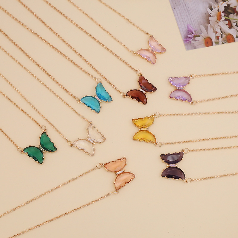 Collar de mariposa de cristal de vidrio Translucente es Joyas de lujo Collar colgante de mujeres Simple y elegante Opp Plastic Embalaje