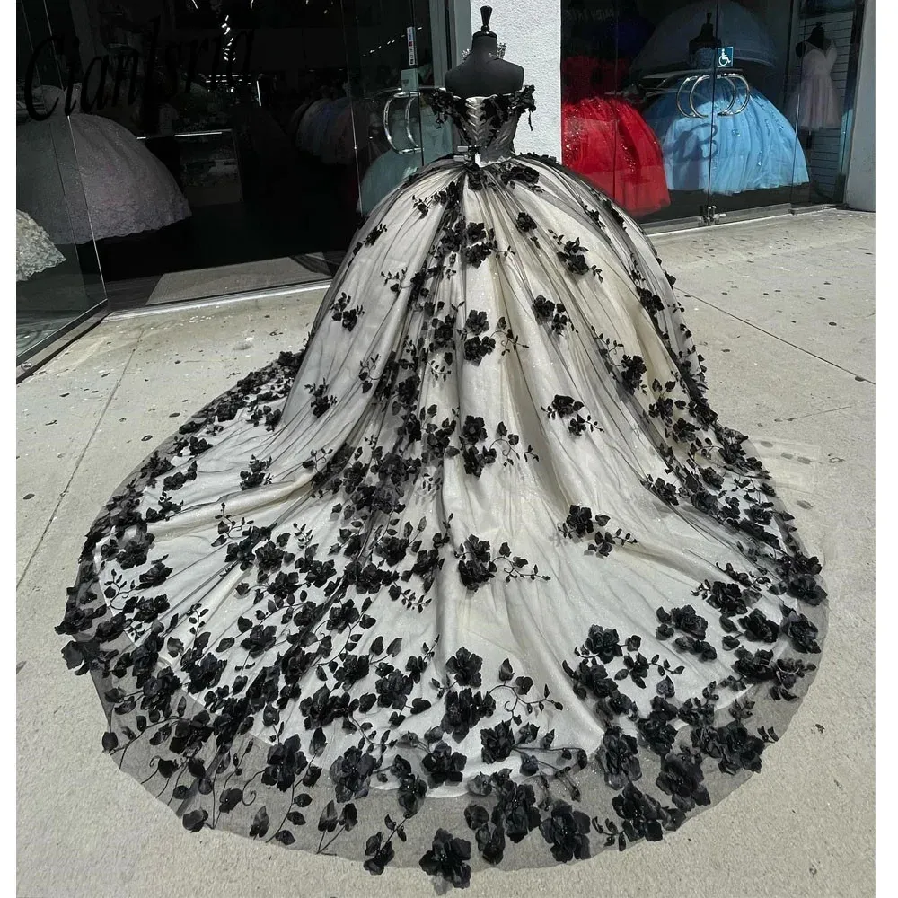 Black Princess Ball Gown Quinceanera klänningar från axelspetsapplikationer pärlor vestidos de 15 anos söt 16: e klänning