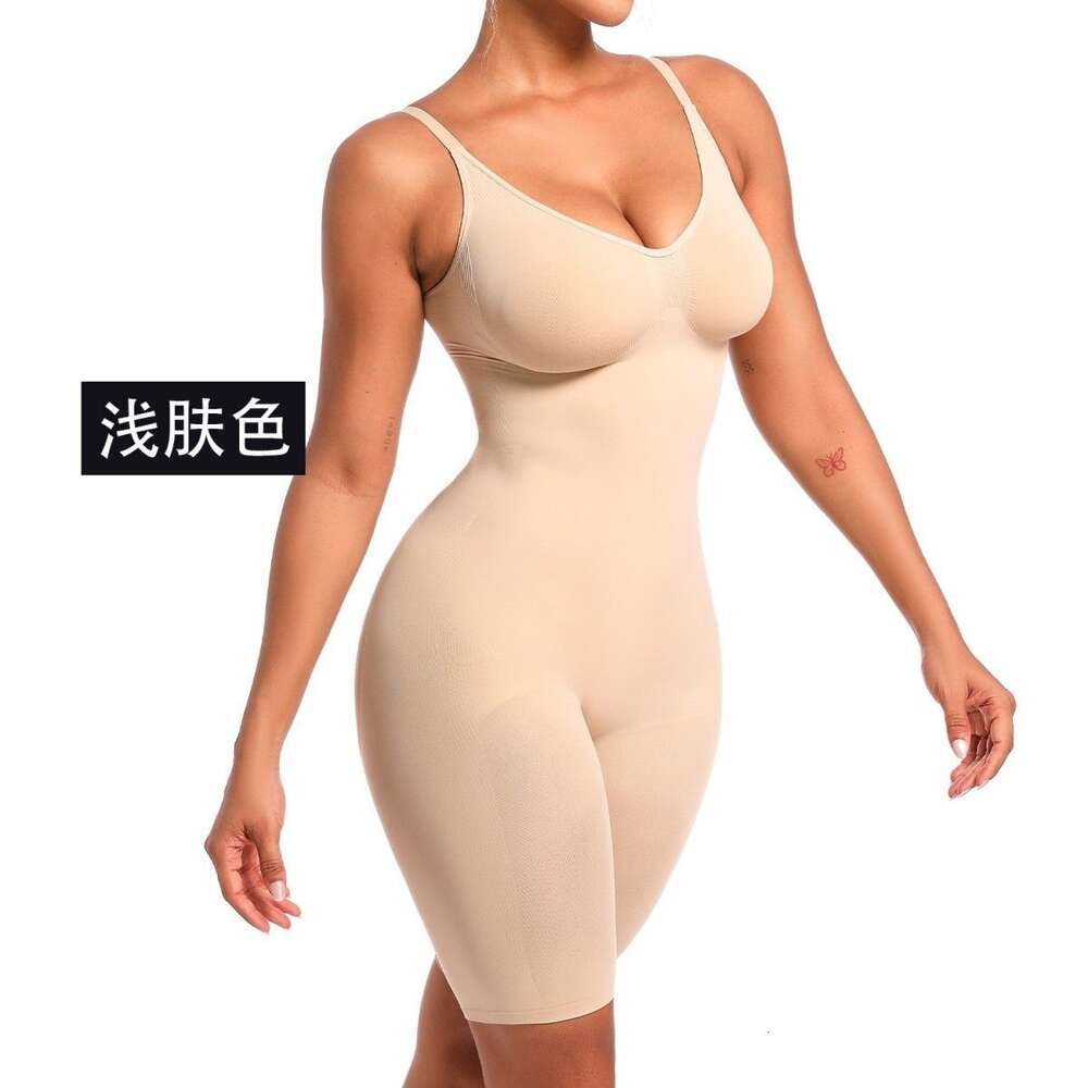 Le même shapewear monobloc de Sims Kardashian avec des coins plats ouverts entrejambe.Contraction post-partum, réduction de la taille, apparence mincerante et mise en forme du petit ventre