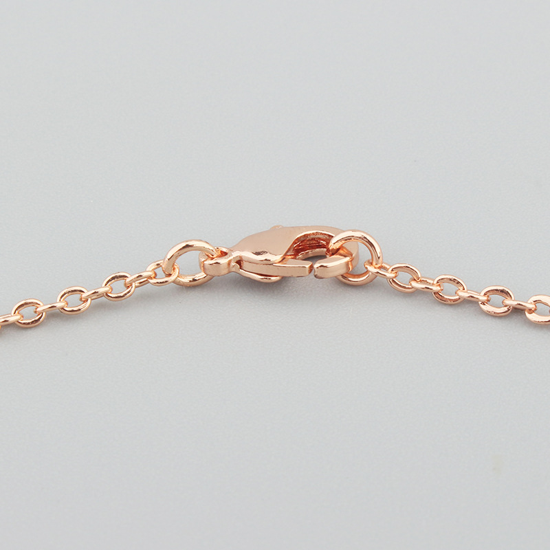 Collier de jupe en forme de ventilateur de luxe léger Accessoires de mariage pour femmes Chaîne de la clavicule Rose Gold Cople plaqué Gold Designer Bijoux