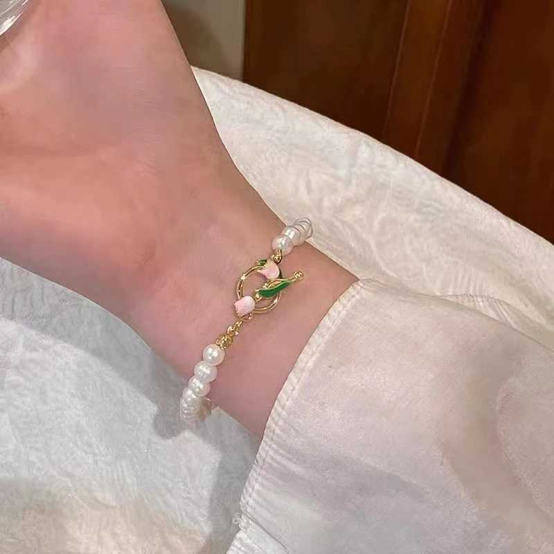 Chaîne Nouvelle fleur de tulipe vintage française peinte OT BOUCLE Bracelet de mode simple pour les femmes Habillement accessoire de la décoration femelle Y240420