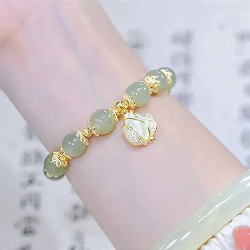 Chain Fashion Chinese Style Imitation Jade Tulip Bracelet Vintage Light Luxury Beaded Bracelet Womens Girls Party Jewelry Gift Y240420