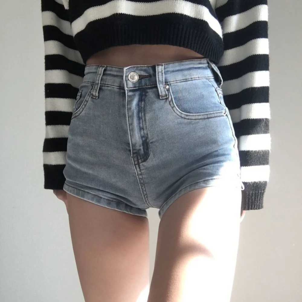 Kvinnors shorts blå jean shorts kvinnor sommar hög midja solida heta korta jeans för damer sexig elastisk delad retro denim shorts kvinna y240420