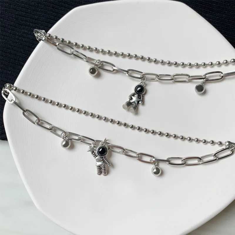 Chain Fashion Astronaut Pendant Double Layer Bracelets for Women Man Geometric Tassel Beaded Chain Couple Bracelet Friendship Jewelry Y240420