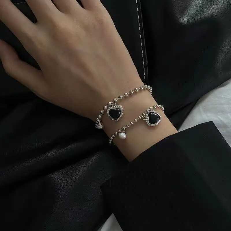 Chain Korea Vintage Black Heart Pendant Armband för kvinnor Utsökta pärlkedja Pearl Tassel Charm smycken Armband Pulsera Mujer Y240420