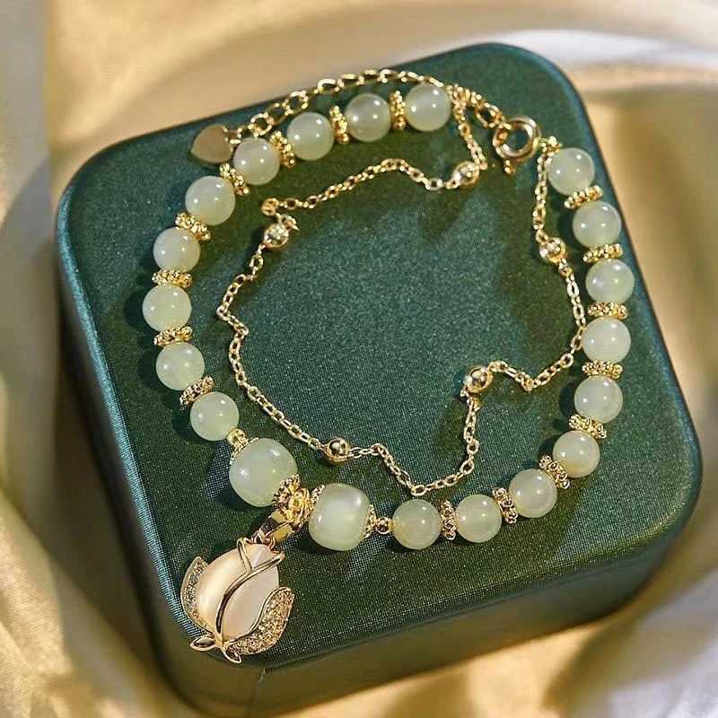 Chain Fashion Chinese Style Imitation Jade Tulip Bracelet Vintage Light Luxury Beaded Bracelet Womens Girls Party Jewelry Gift Y240420