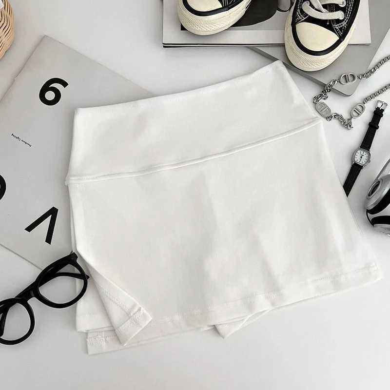 Юбки Mexzt Streetwear Slit Mini Юбка Женщины высокая талия расщепляйте линию юбки корейская мода черно белый серой