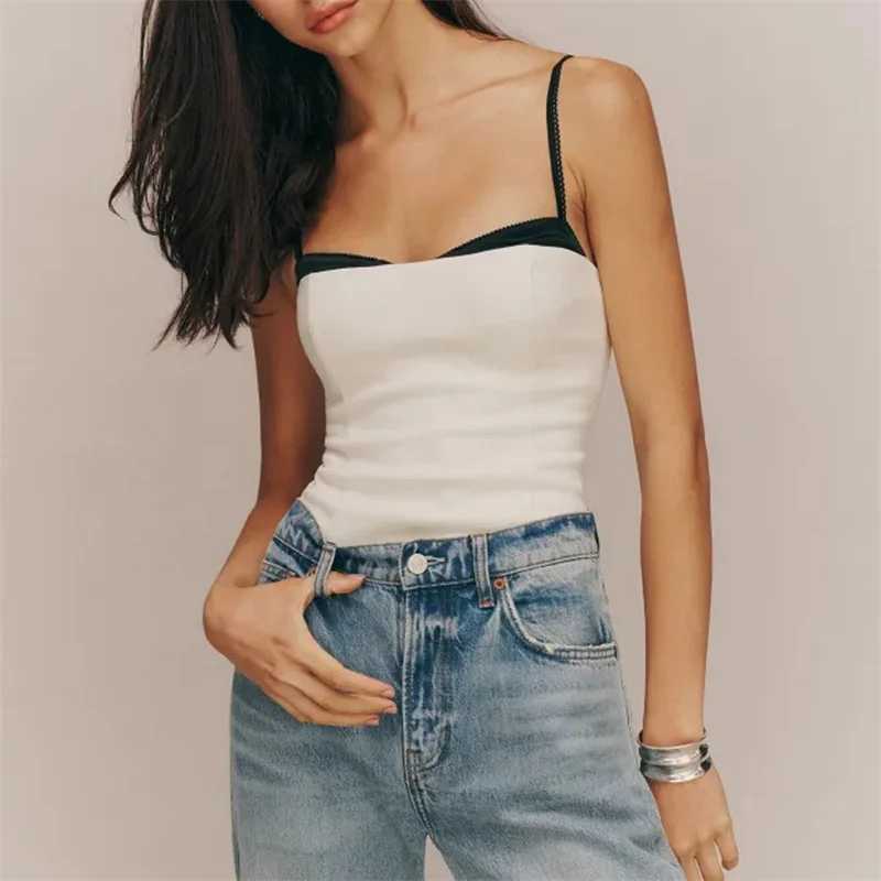 دبابات المرأة Camis xingqing y2k Tops for Women Summer Summer Sexy Lace Trim Contens Spaghetti Strap Slveless Camisole 2000s strtwear y240420