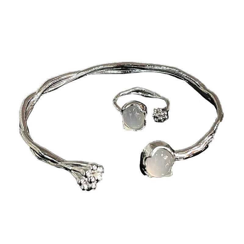 Catena creativa creativa irregolare luna di pietra bracciale estetica fiore bocciolo braccialetti regolabili ad aprire donne gioielli di moda 1x y240420