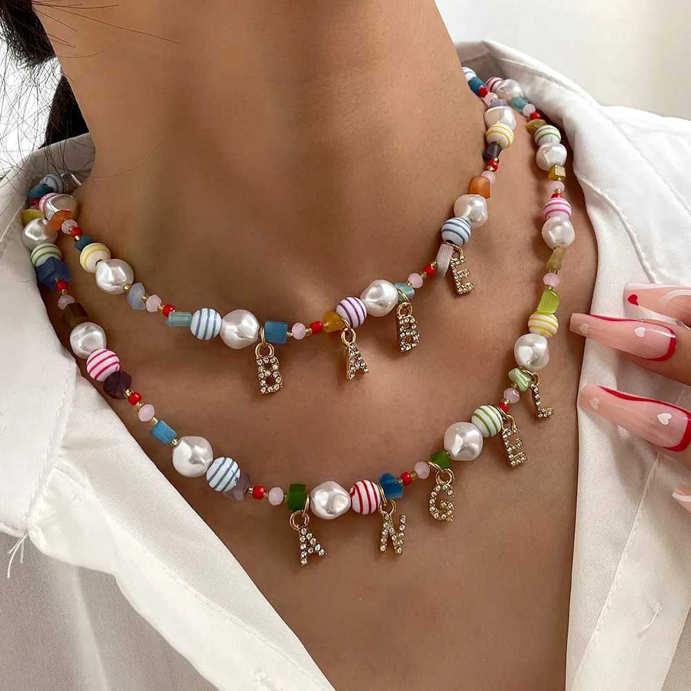 Hanger kettingen onregelmatige kleurrijke natuursteen kralen choker ketting voor vrouwen doe -het -zelf 26 initialen parelnaam kralen kettingen cadeau sieraden y240420