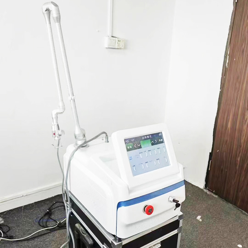 Fractional CO2 Laser RF Haut Resurfacing Machine Scar Entfernung Falten Entfernung Warzen Behandlung Dehnungsstreifen Behandlung Vaginaler Straffung