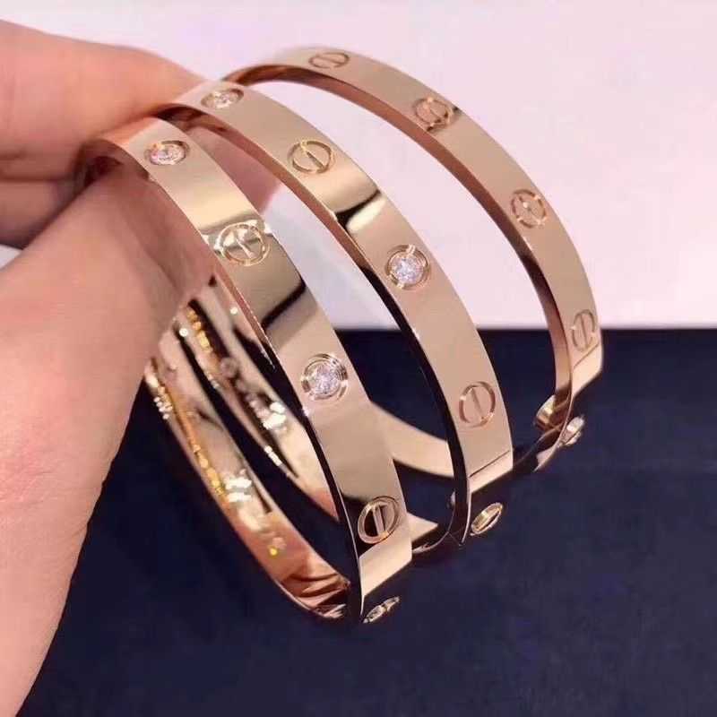 Bracelet en diamant Design Men and Woman pour la vente en ligne Bracelet de même style Nouveau design unique de conception unique avec des bracelets d'origine Cartiraa