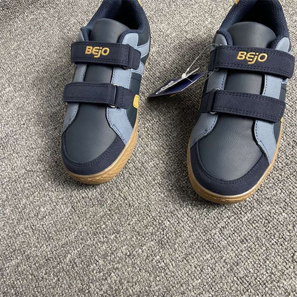 Export European Foreign Trade Original Order Primary School Boys Spring and Autumn Fashion Versatile Velcro Sports Casual Board Shoes