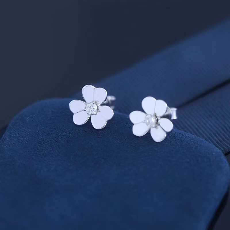 Designer Charm S925 Sterling Silver Van Three Leaf Lucky Grass Earrings for Womens Fashion Light Luxury Small and Elegant