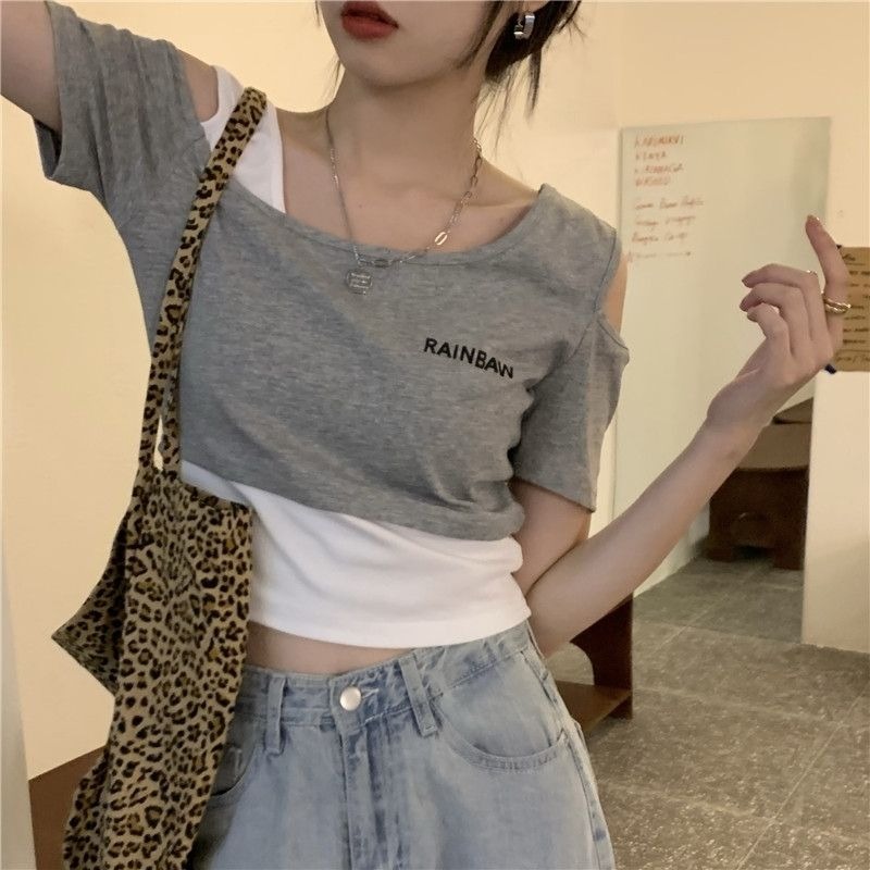 Fake Two Piece Strapless Short Sleeve T-Shirt Women's 2024 Summer New Niche Letter Tryckt Designad Hög midja Topps High Street Mångsidig mode Casual Tees Kvinna