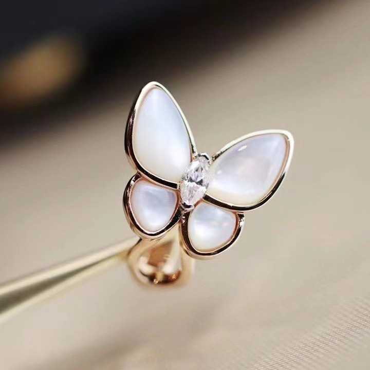 Charme de créateur Van Butterfly Oreille Pat Oreilles Gold Gold à plateau épais 18 km Rose Beimu High Grade Accessoires pour les femmes