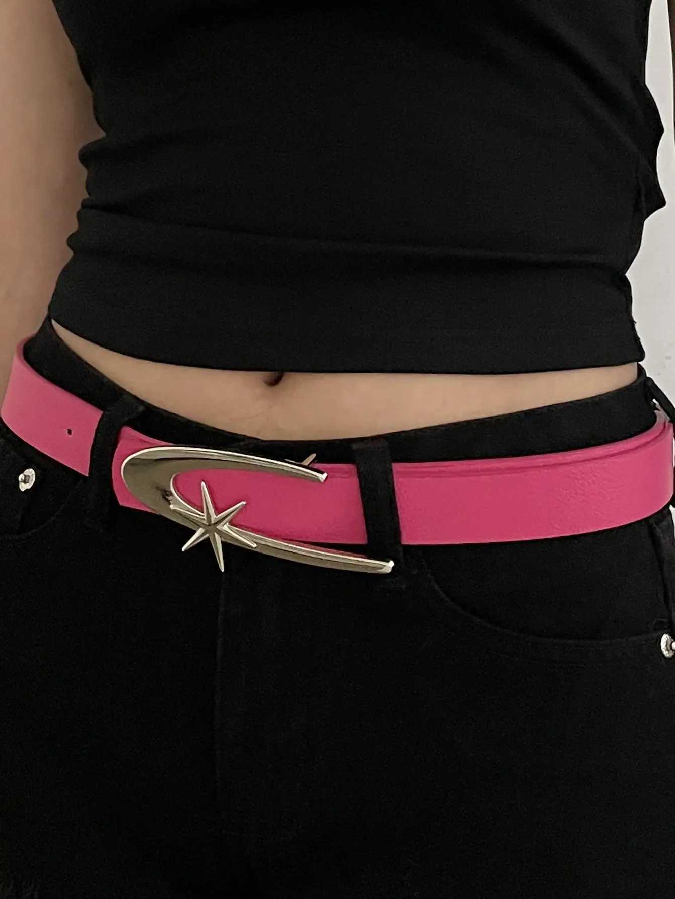 Taille kettingbanden 2023 Nieuwe vintage zwarte riem trendy cool metalen knopkop gepersonaliseerd eenvoudige dames decoratieve riem ins stijl minderheidsgordel y240422