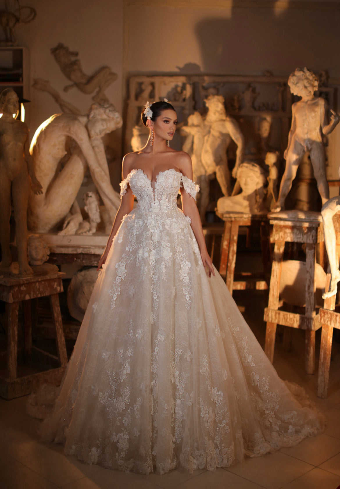 Robes de mariée de fantaisie épaule 3D Appliques florales Robes de mariée une ligne sans arrière-faire la robe de train de train de course sur mesure Vestido de Novia