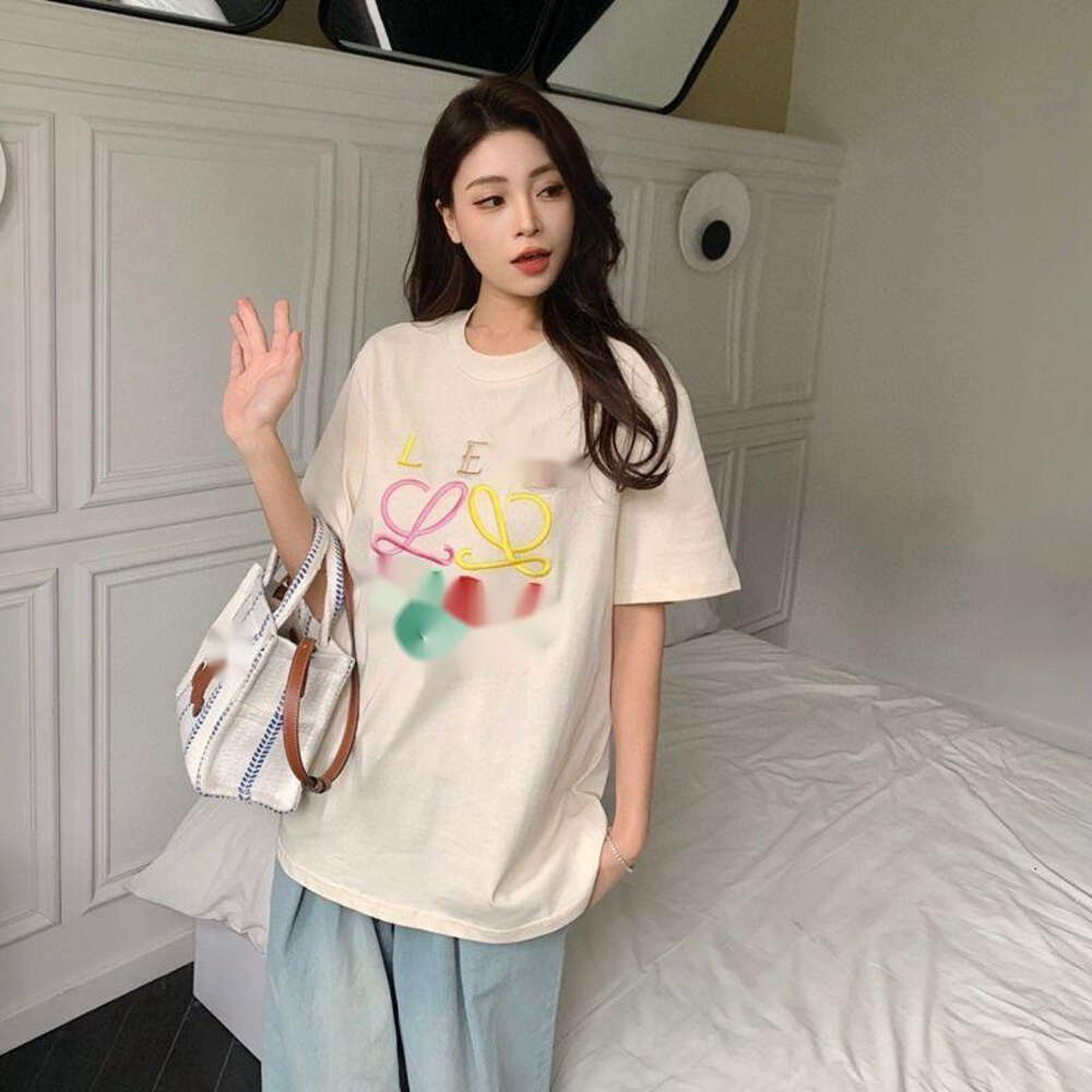 LOEWVE T-shirt Designer T-shirt Luxury Fashion Womens Womens Colorful Letter Broidered Short à manches Summer Nouveau Top polyvalent et de style lâche