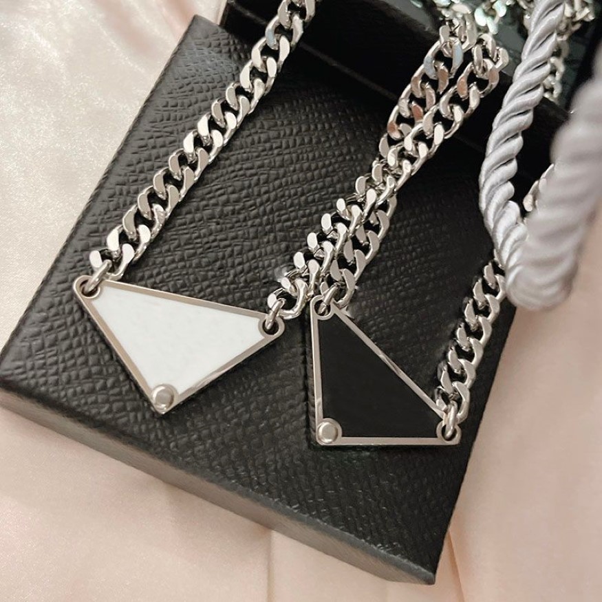 Designer de luxe Nacklace pour femmes hommes 2 couleurs clavicules argent chaîne triangle pendent colliers de haute qualité bijoux amour bracelet287v