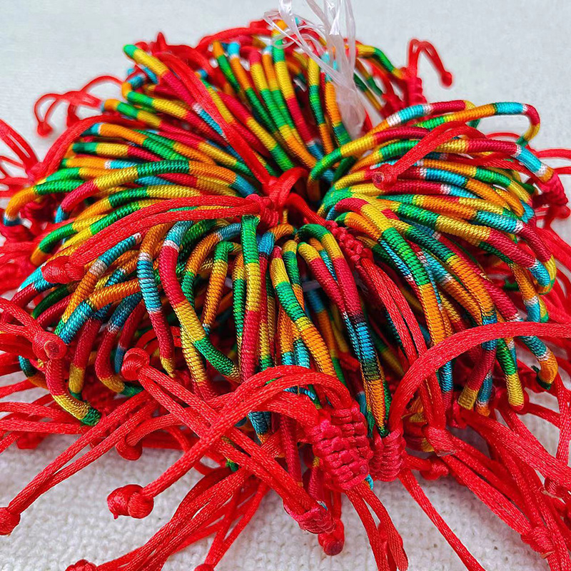 Bracelets à la main à la main colorés tressés