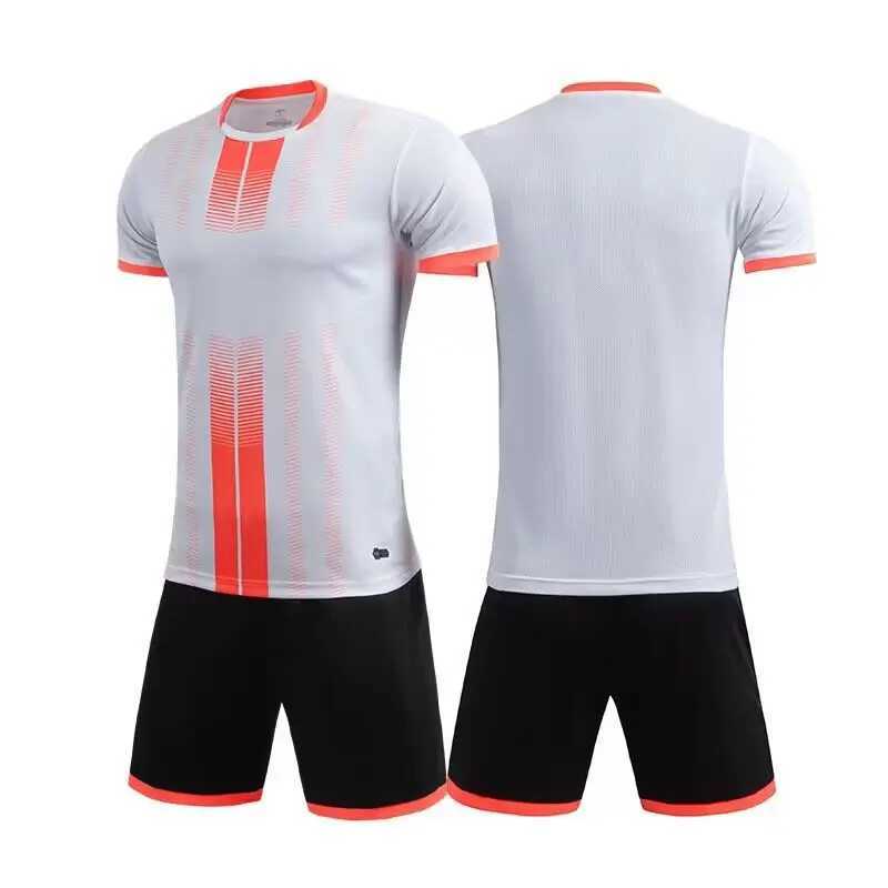 Les fans sont en tête de TEES 2023 Nouveaux hommes et enfants de football personnalisé Jersey Soccer Club Club Football Training Training Uniform Suit Adult Child Set Fast Dry Y240423