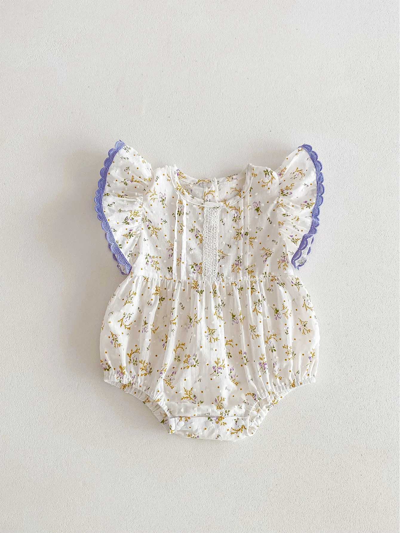 Rompers 2024 Summer New Baby Girl Cute Flying Sleeve Bodysuit Newborn Infant Cotton Chemual Bemsuit Toddler Floral Princess Clothes H240423