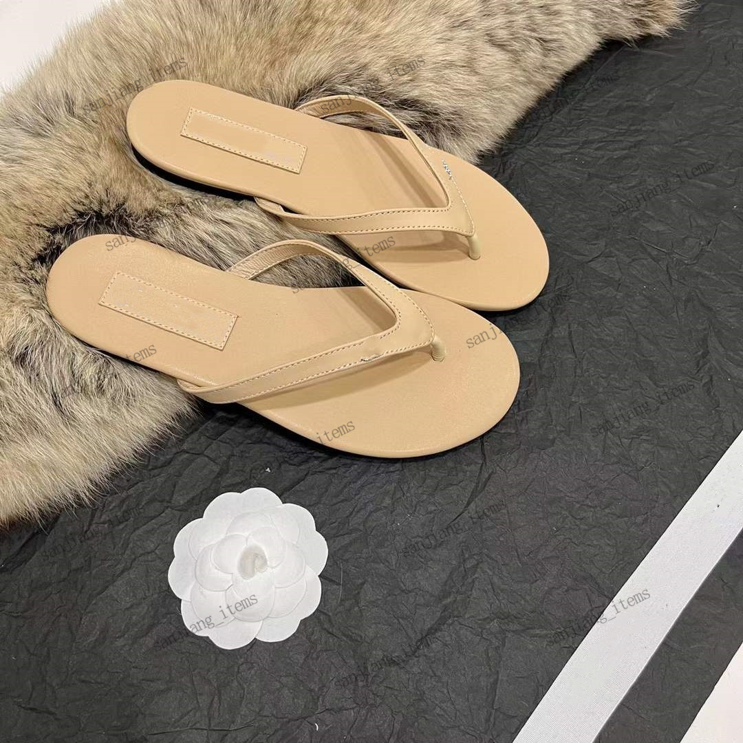 Real Ligne Sandal Sandal Slippers Interlocking C Velvet Flip Flops Womens Mesualités Summer Summer Tlines plates en cuir Wit