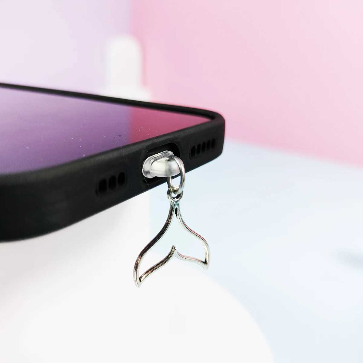 Mobiltelefon Anti-dammtill Gadgets Beauty Fishtail Telefon Dammproppen Utsökta dekoration hänge som är lämplig för Samsung/iPhone/Type C/Android/laddningsportplugg Y240423
