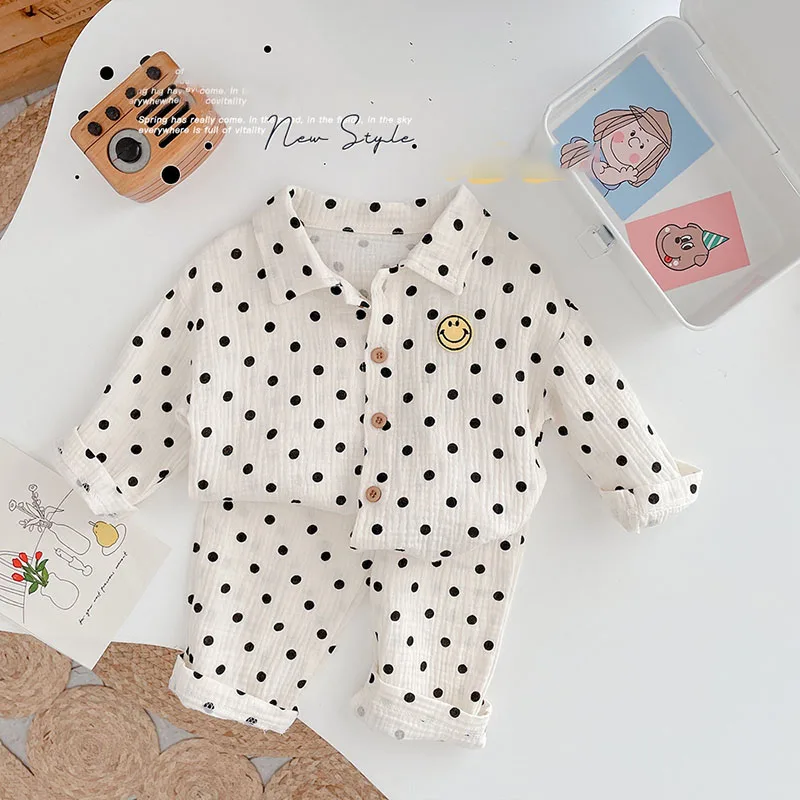ローブミランセル2021秋の新しい赤ちゃんパジャマセットリネンボーイズスリーパーウェアスリーピングセットスマイルフェイス服