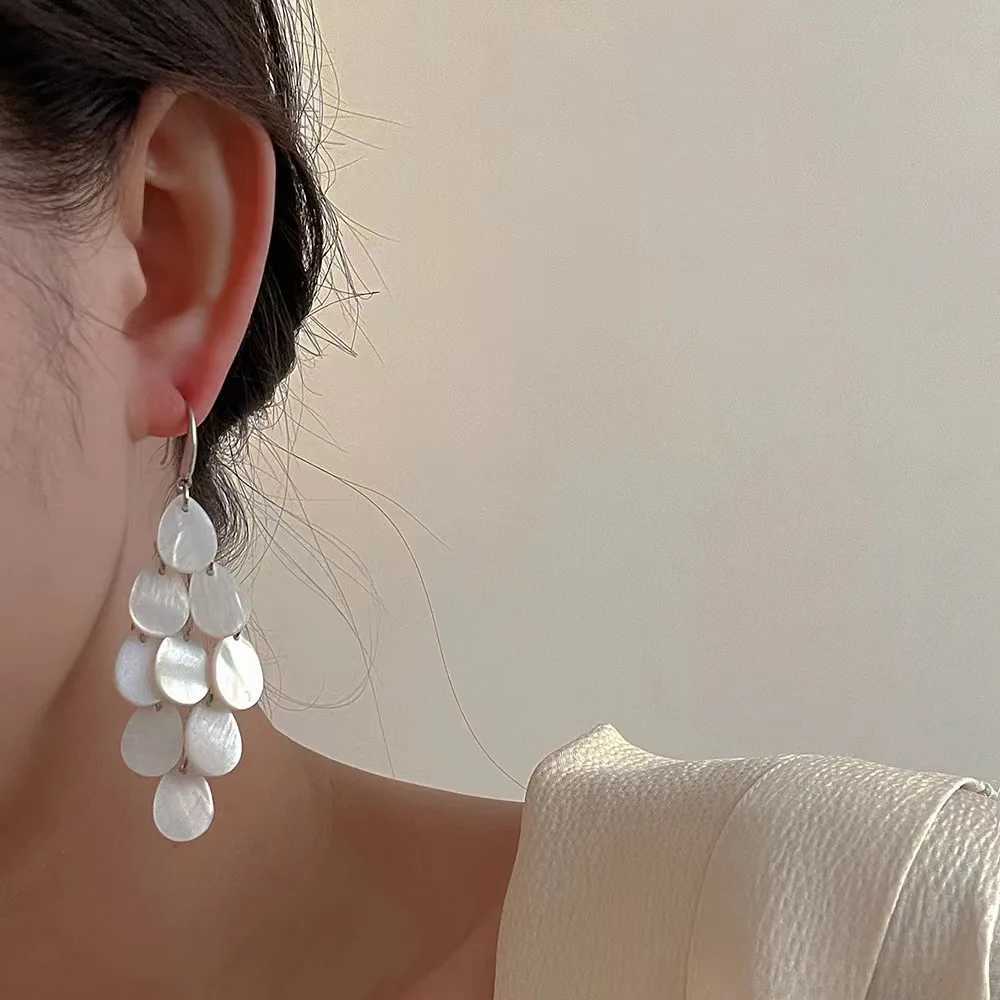 Chandelier Bohemian Bohemian White Shell Waterdgroulles Longues boucles d'oreilles Slemel Retro Luxury Vintage Femmes Wedding Hawaiian Journey Bijoux D240323