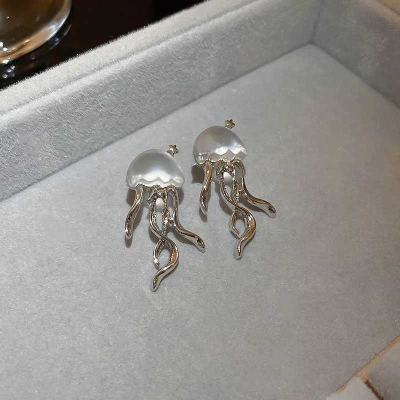Charme coréenne Lovely Octopus Boucles d'oreilles de pote de méduse profonde à voies profonde pour femmes New Star Transparent Crystal Boucles d'oreilles bijoux Y240423