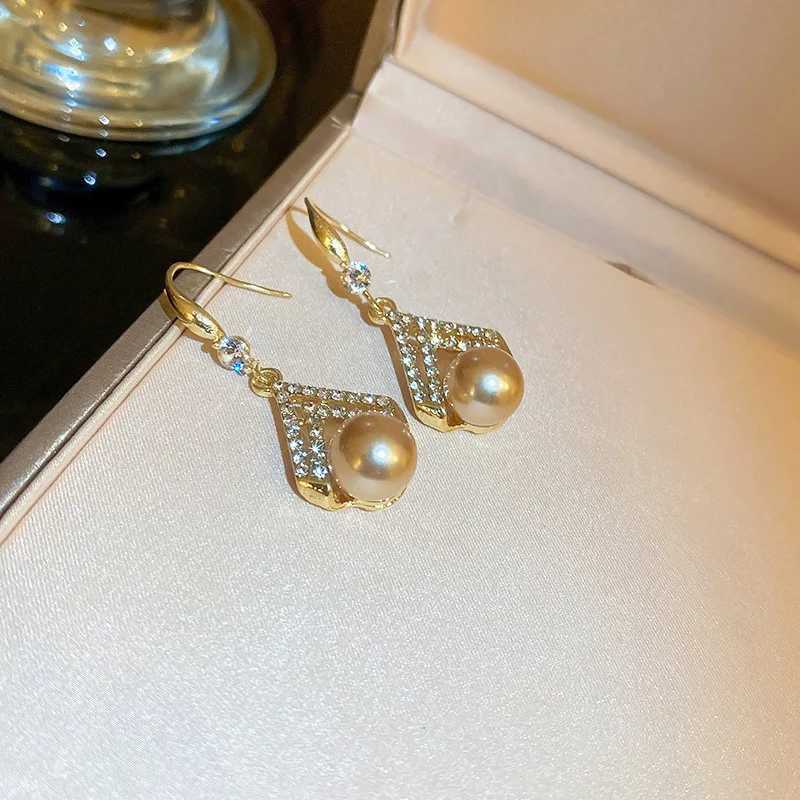 Dingle ljuskrona mode lyxiga smycken pärla dingle örhängen kvinnor bröllop fest gåvor örhänge kvinnor genomborrade öron populära produkter D240323