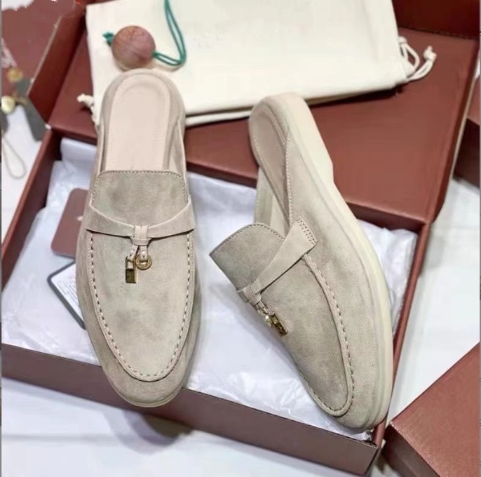 Mocas de sapatos loro para mulheres chinelos de camurça de couro designer plano de luxo de luxo com tassel tassel moda walking amante sapatos de quatro estações tamanhos 35-45