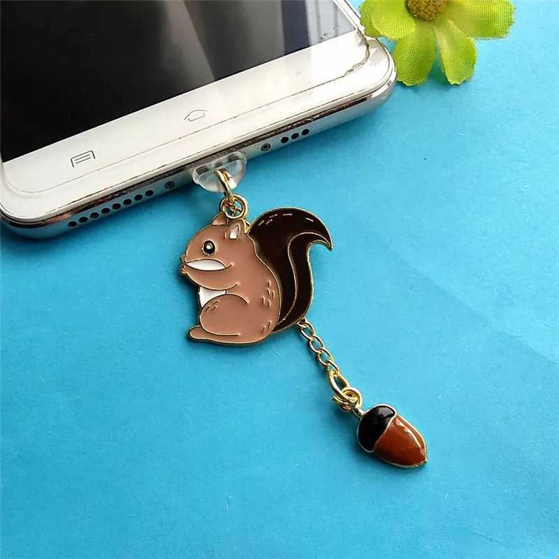 Téléphone cellulaire Gadgets anti-Dust Squirrel Téléphone Plug de poussière Kawaii Port de port de charge mignon pour iPhone Accesorios Type C Stopper Aux Anti Dust Protection Cap Y240423