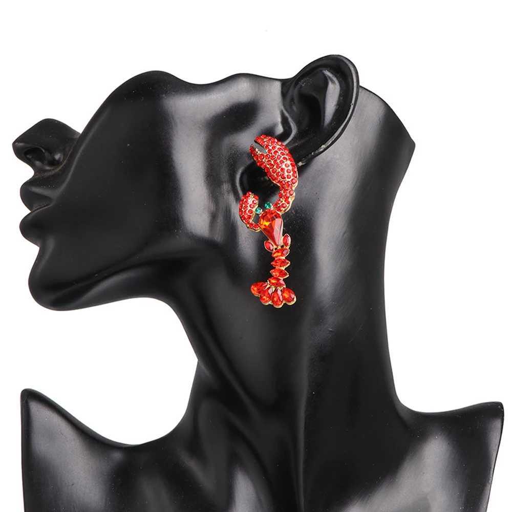 Chandelier en peluche e Rouge en ramiage rouge Boucles d'oreilles en alliage Boucler d'écrevisses brillantes pour les femmes Boucles d'oreilles de personnalité de la personnalité de la mode D240323