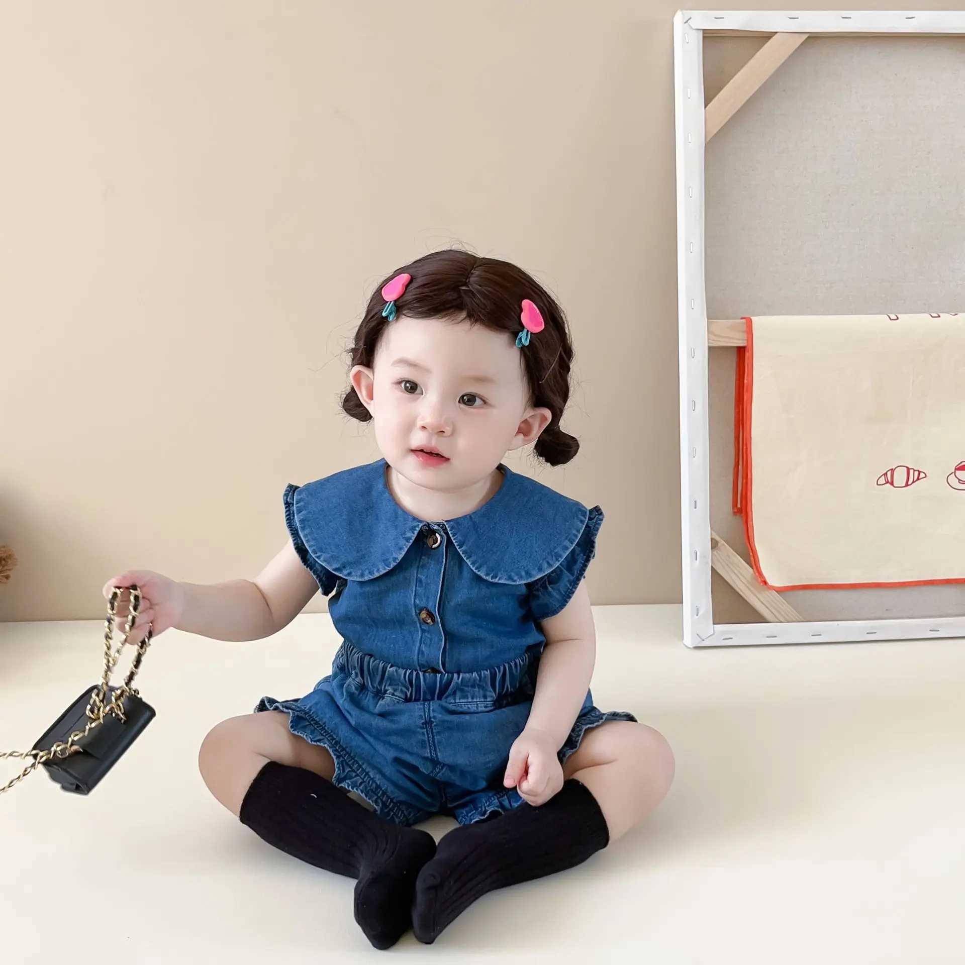 Ensembles de vêtements 2023 NOUVELLES GRILLES COMBAGES sans manches Ensemble bébé Peter Pan Collar Denim Tops + Shorts Suit Toddler Girl Turnits H240423