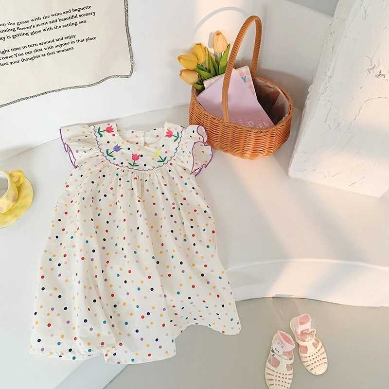 Robes de fille Childrens Broidered Robe Couleur d'été Polka Dot Pure Coton Flying Princesse Sweet Cute Night Dress H240423