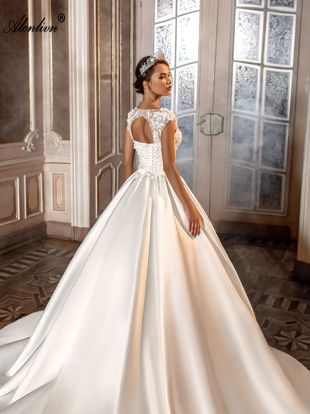 Robe de mariée en satin de luxe Col de robe de mariée carrée