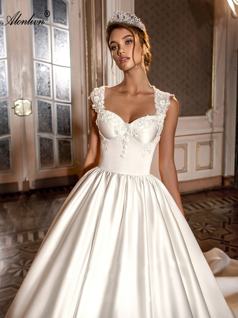 Robe de mariée en satin de luxe Col de robe de mariée carrée