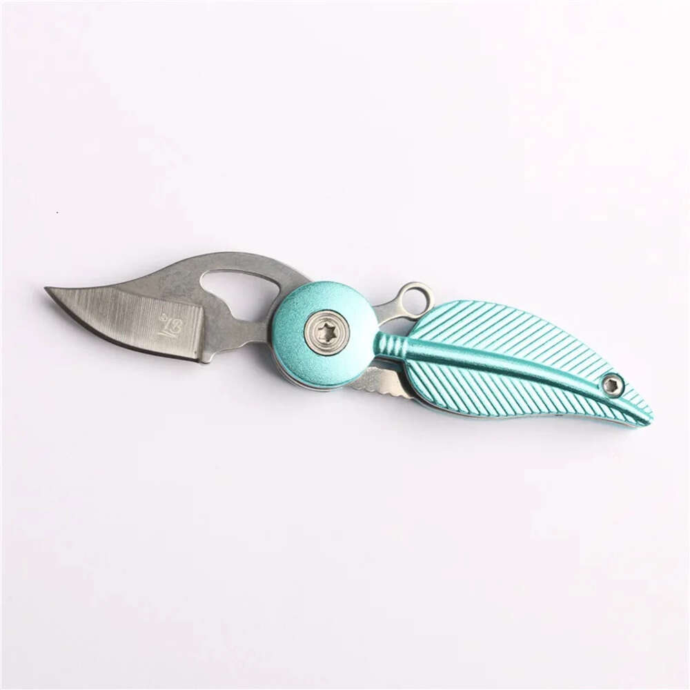 Creative Mini Feather Knife Girl Self Defense Outdoor Fruit Couteau Keychain multifonctionnel Couteaux de lame pliante pliante portable