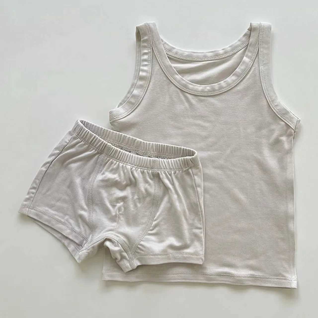 Set di abbigliamento 2024 Summer New Baby Boy Girl Sleeveless Set Set infantile Solido Solido + Shorts Suit Outfit versatili di cotone H240423