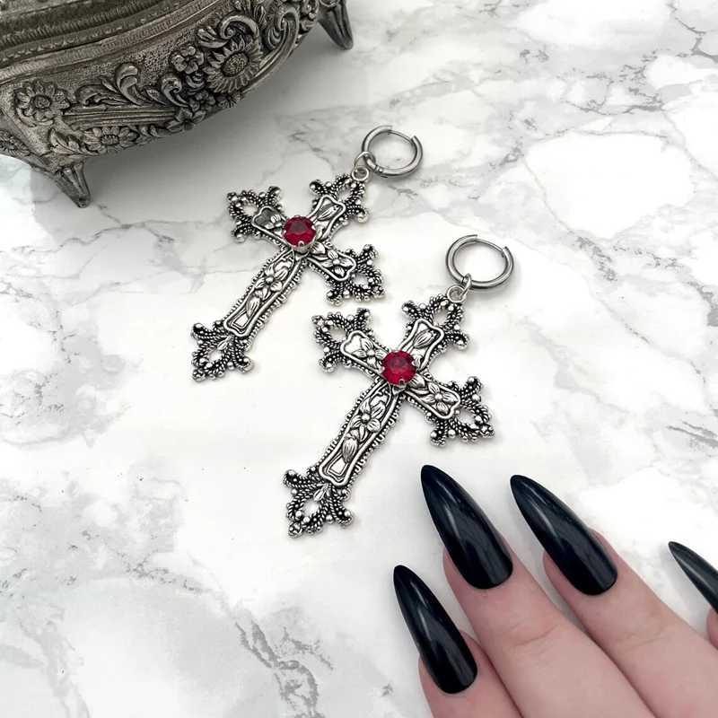 Dangle żyrandol Gothic Duże srebrny kolorowy kolczyki krzyżowe z czarną punkową biżuterią Hallowmas Wspaniałą oświadczenie ślubne Kobiety D240323