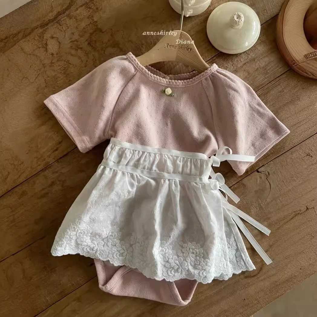 Rompers 2024 Summer New Baby Girl Sleeve Bodysuit حديثي الولادة لطيف زهرة بذلة القطن طفل الأطفال طفل الملابس الصلبة 0-24M H240423