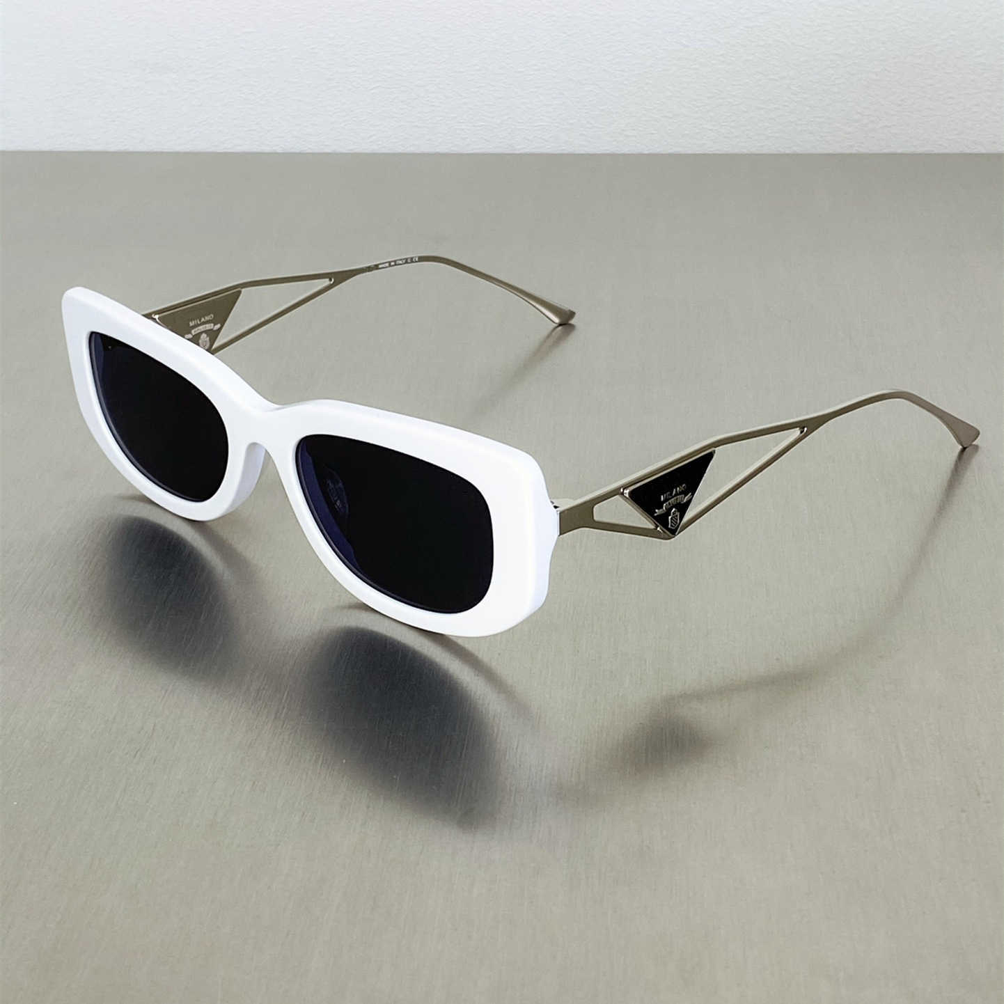 Designer zonnebril 2024 Nieuwe P Home Sunglasses Triangle Ins populair op de internet dezelfde metalen zonnebrillen vrouwelijke gezichtsstreet shoot